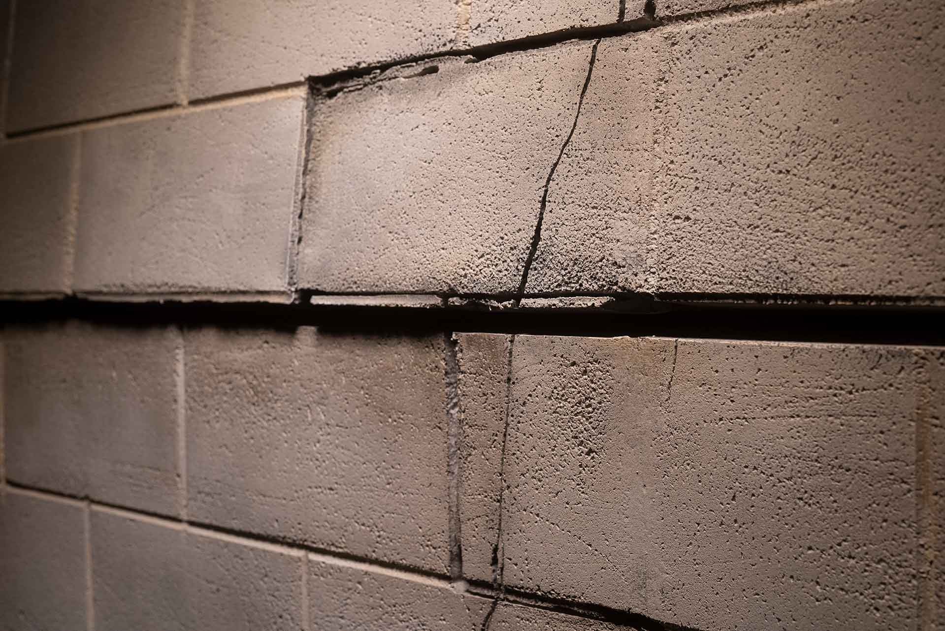 bowed wall crack